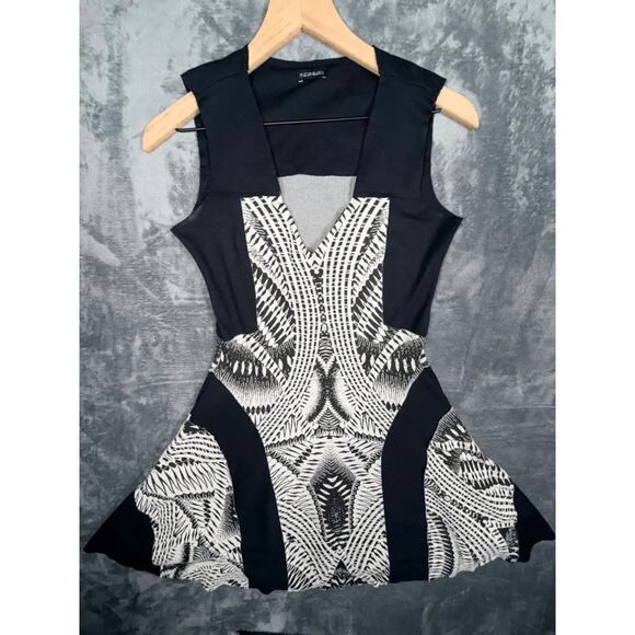 Le Lis Blanc Women's Dress Size S Black White Patterned Fit Flare - Picture 1 of 6
